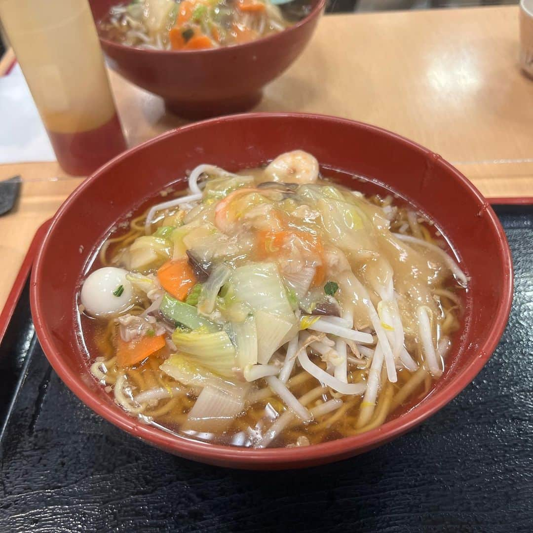 草刈民代さんのインスタグラム写真 - (草刈民代Instagram)「仕事帰り。 某パーキングエリアにて#ラーメン ！  今日はちょっと遠くでロケがありました。  たまに、こういうところでラーメン食べてみたくなる😆😆😆  #草刈民代」5月22日 23時27分 - tamiyo_kusakari_official