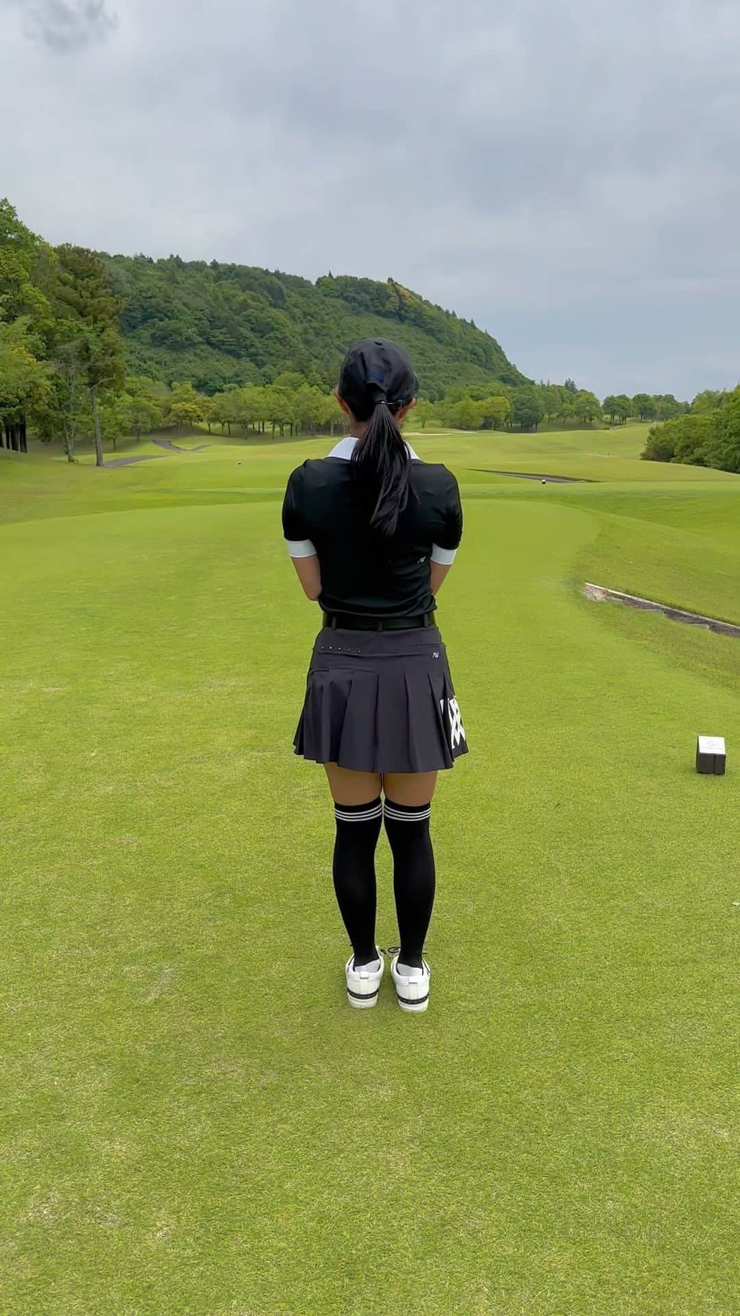 のインスタグラム：「最近はバランスよくスイング出来ていて、毎日の素振りの成果が出てきているように感じます🥰🩷 ラウンドレッスンもスタジオレッスンもいつも楽しくてあっという間に1日が過ぎてしまいます🥺🌟 レッスンは名古屋、東京、大阪にて開催しておりますよ☺️ご希望の方はメール、InstagramのDMにてお受け付けしております🥰出張をしておりますのでご希望のエリアもお知らせくださいませ。よろしくお願い致します☺️💝  #ゴルフ #ゴルフレッスン #インドアスタジオ #ラウンドレッスン #コースレッスン」
