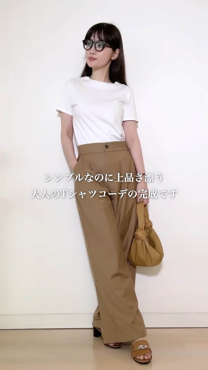のインスタグラム：「材料詳細  活きのいい顔 @yui.yanagihashi   反復横跳びが上手になるTシャツ @basement_online (昨年購入)  Y字バランスができるくらいのゆとりのあるパンツ:楽天(ROOMに貼ってあります)  調味料 バッグ:ボッテガ 靴、時計、リング @hermes  メガネ @celine   #アラフォー #着痩せコーデ #tシャツコーデ #ワイドパンツ#ワイドパンツコーデ#プチプラコーデ #プチプラファッション #アラフォーコーデ #メガネコーデ #眼鏡コーデ #ハイブランドコーデ #hermes #エルメスシューズ」