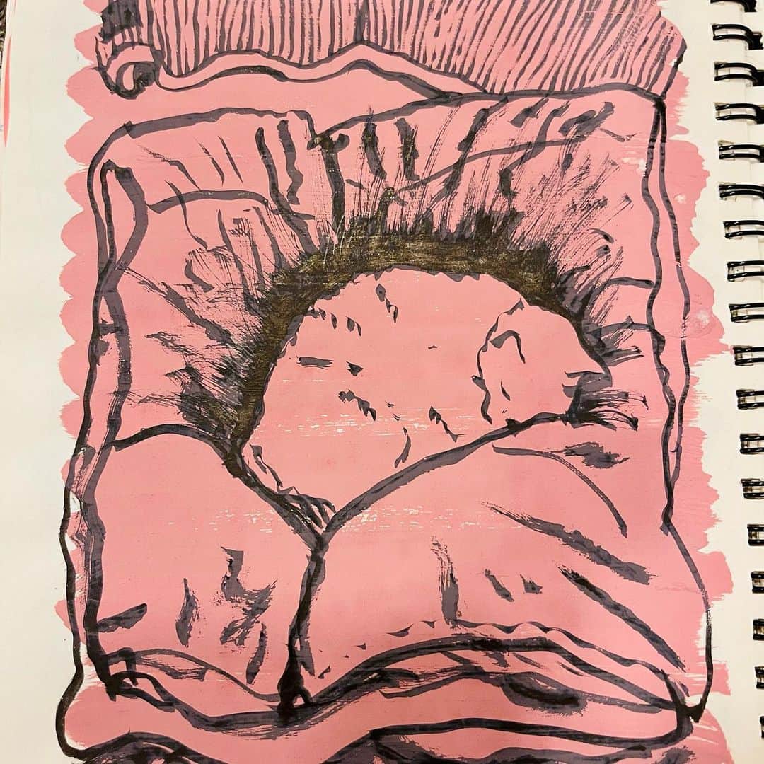 池田有希子のインスタグラム：「今日もよく頑張った！猫クレーターかわいい！お休みなさい！  #sketchbook #fudependrawing #illustration」