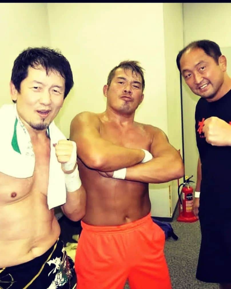 金本浩二のインスタグラム：「いつやったか～大分、昔の新日のシリーズでよく戦てったな～⁡ ⁡ここに稔もいて、この戦い後から⁡ ⁡ジュニ☆スタが始まりました。⁡ ⁡画像は、大阪ATC  ドラディション大会！  ジュニ☆スタ  VKF  大阪アゼリア大正！」