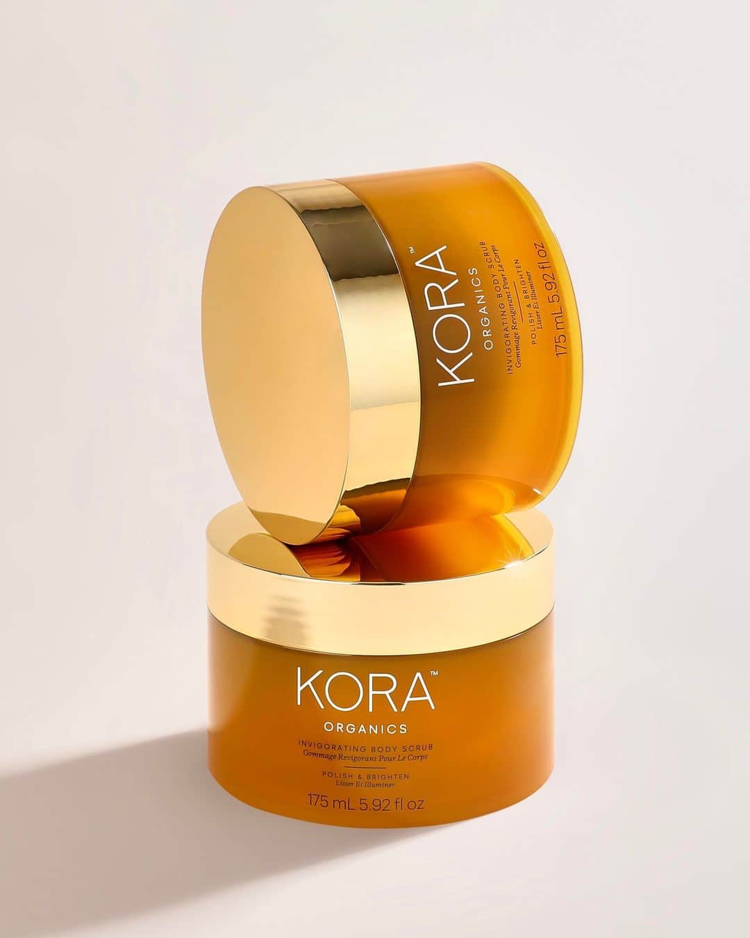 KORA Organicsさんのインスタグラム写真 - (KORA OrganicsInstagram)「Exfoliate your body the way you do your face with our Turmeric Body Scrub 🧡  🌱 Turmeric brightens and detoxifies, improving skin texture with a natural, warm glow  🌱 Rosehip Seeds gently polish skin for a soft, smooth look and radiant glow  🌱 Natural Sugar Complex binds moisture to your skin, providing deep hydration」5月23日 0時00分 - koraorganics
