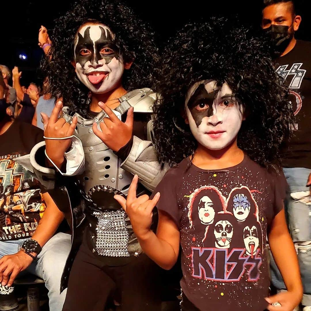 KISSさんのインスタグラム写真 - (KISSInstagram)「#KISSKids rock the #EndOfTheRoadTour! YOU make us PROUD! We Are One!   Keep the photos coming! KISSONLINE.com/Letters」5月23日 0時06分 - kissonline