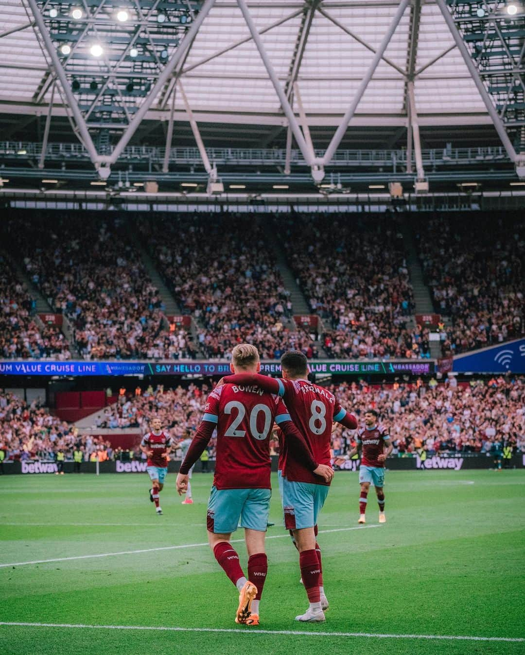 ウェストハム・ユナイテッドFCさんのインスタグラム写真 - (ウェストハム・ユナイテッドFCInstagram)「Our last home game of 2022/23 through the lens 📸」5月23日 0時07分 - westham