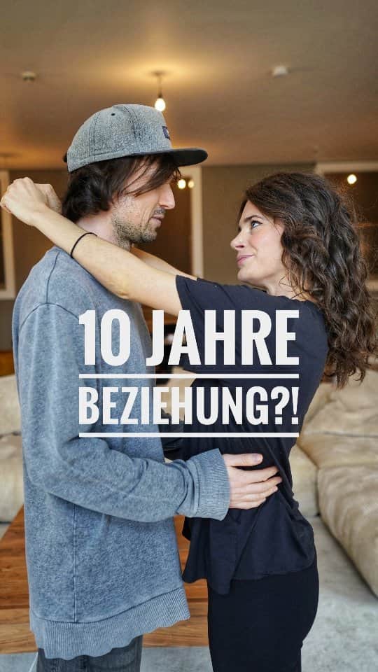 Joyce Ilgのインスタグラム：「Ich war über 10 Jahre mit @chrishalb12 zusammen! Jetzt sind wir wie Familie/beste Freunde. Unsere Trennung war für uns wie ein positiver Neuanfang. Dass unsere Beziehung und auch die Trennung so gut waren, lag an unserer offenen und guten Kommunikation. Den kompletten Talk findet ihr auf meinem YouTube Kanal & auf Spotify > Link in meiner Bio.  #Beziehung #Trennung #Neuanfang」