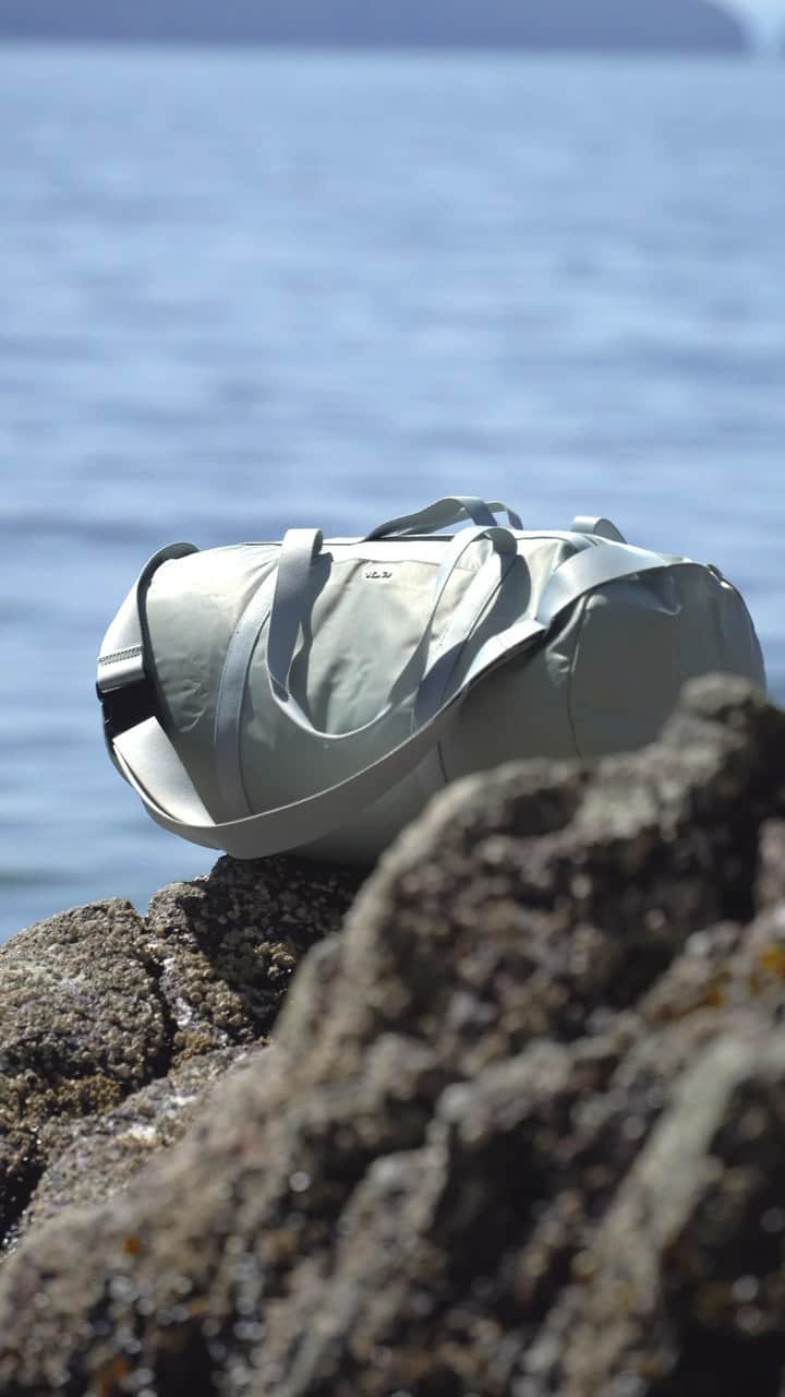 トゥミのインスタグラム：「Create meaningful memories this summer with TUMI.   #TUMI」