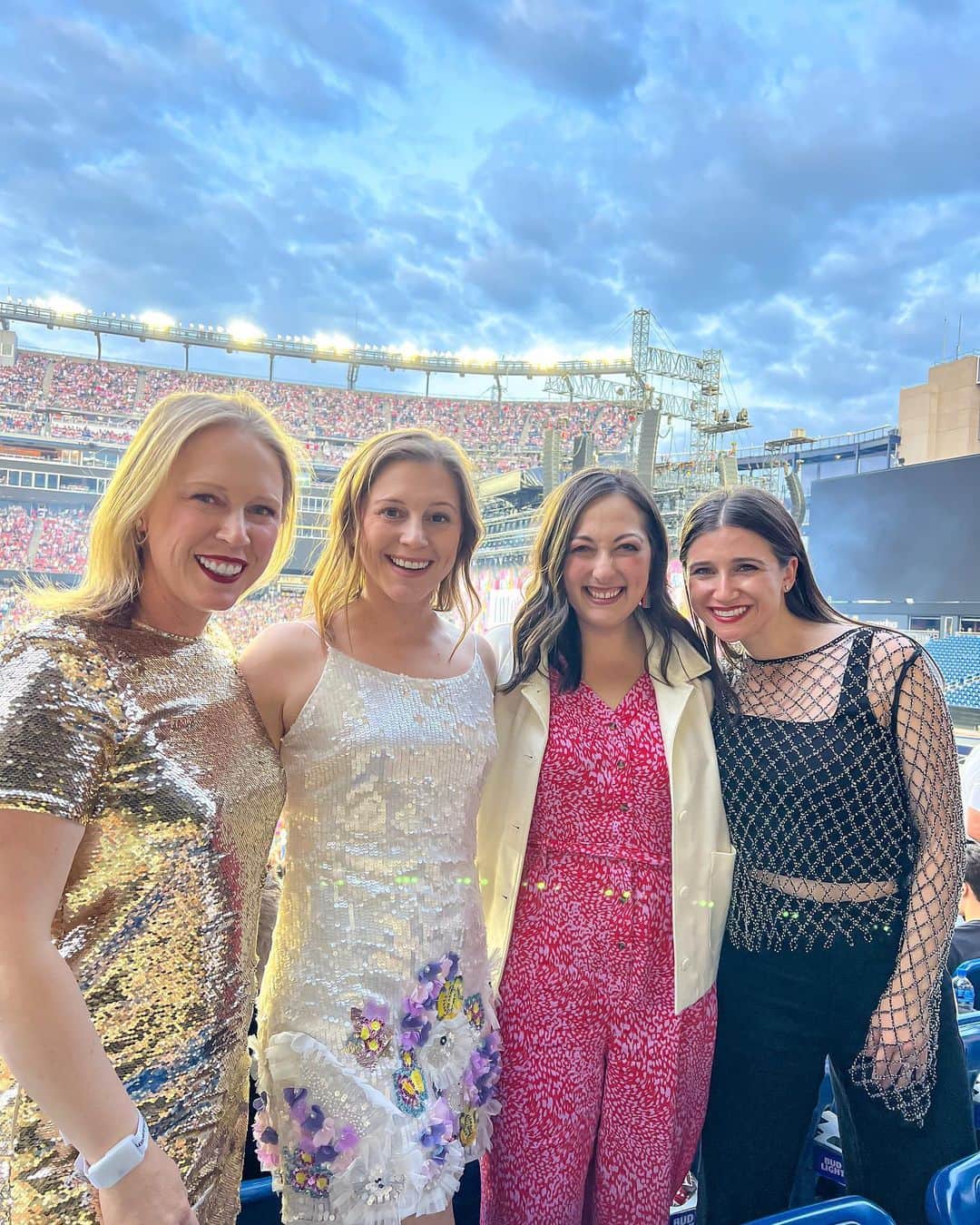 モーガン・プレッセルのインスタグラム：「Karma is the breeze in my hair on an epic weekend in Boston 💕」