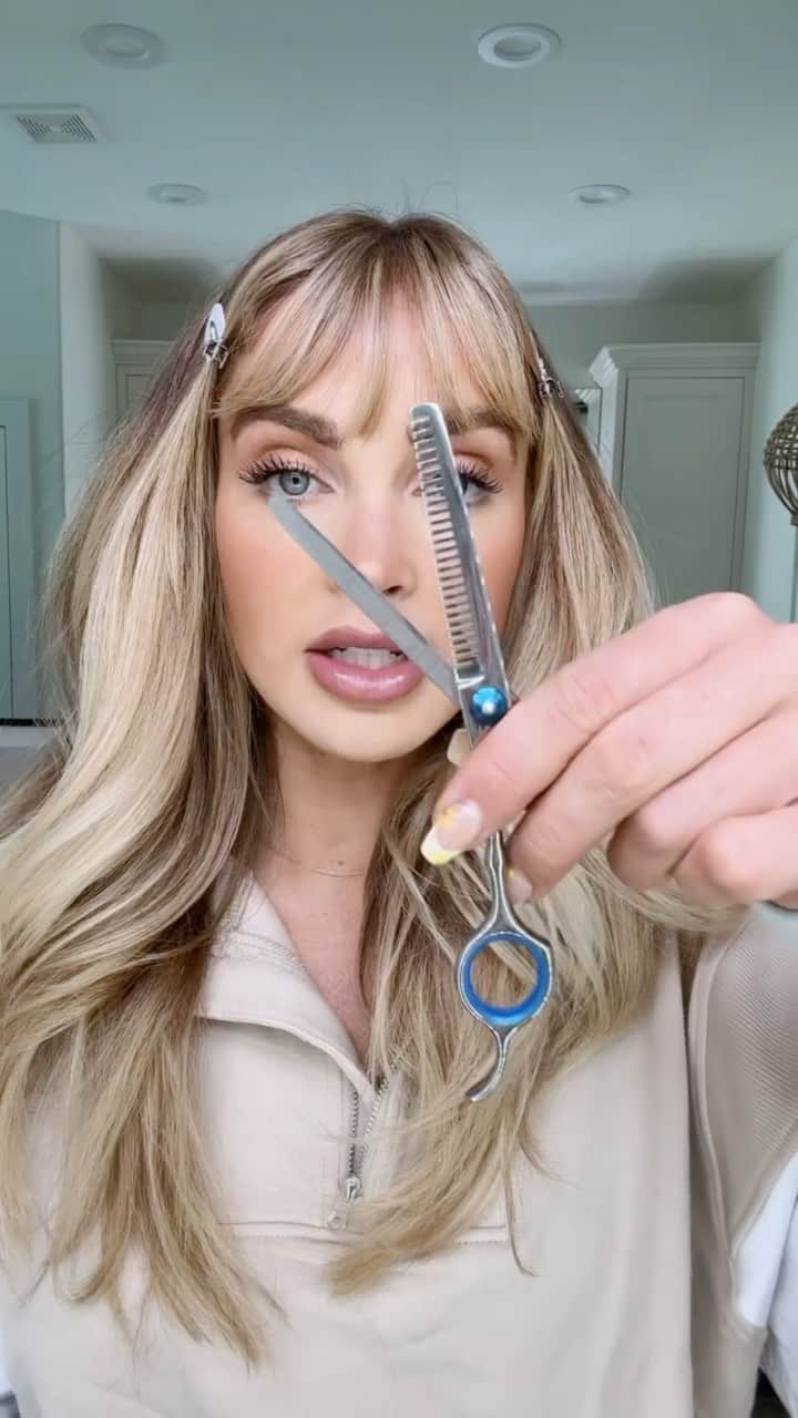 Cara Van Brocklinのインスタグラム：「I finally got around to filming how I trim my bangs for you guys! It’s extremely simple so hopefully that’s a good thing haha. Let me know if you try it, and have an awesome start to your week! 🫶🏻」