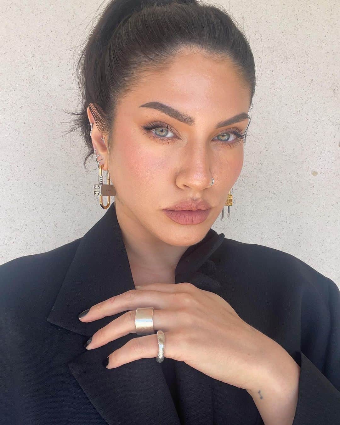 La'Tecia Thomasのインスタグラム：「🕶️」