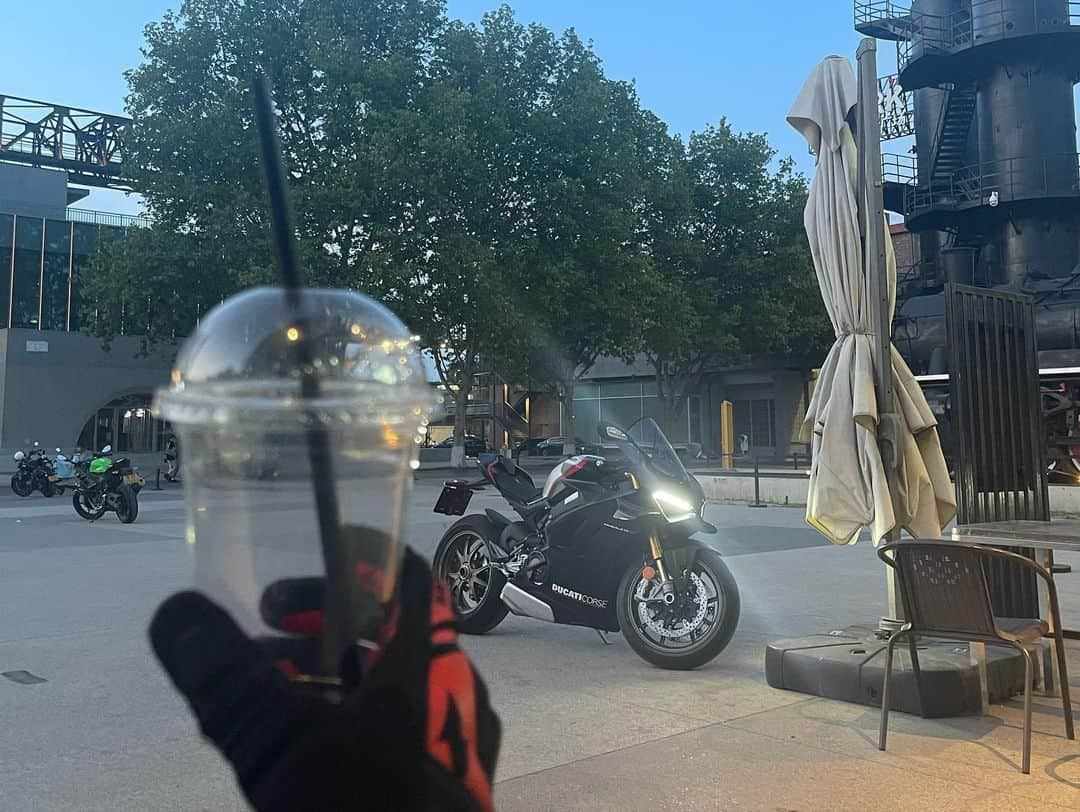 プリンス・マックさんのインスタグラム写真 - (プリンス・マックInstagram)「Time to disco 🐺 #ducati」5月23日 0時53分 - henry_princemak