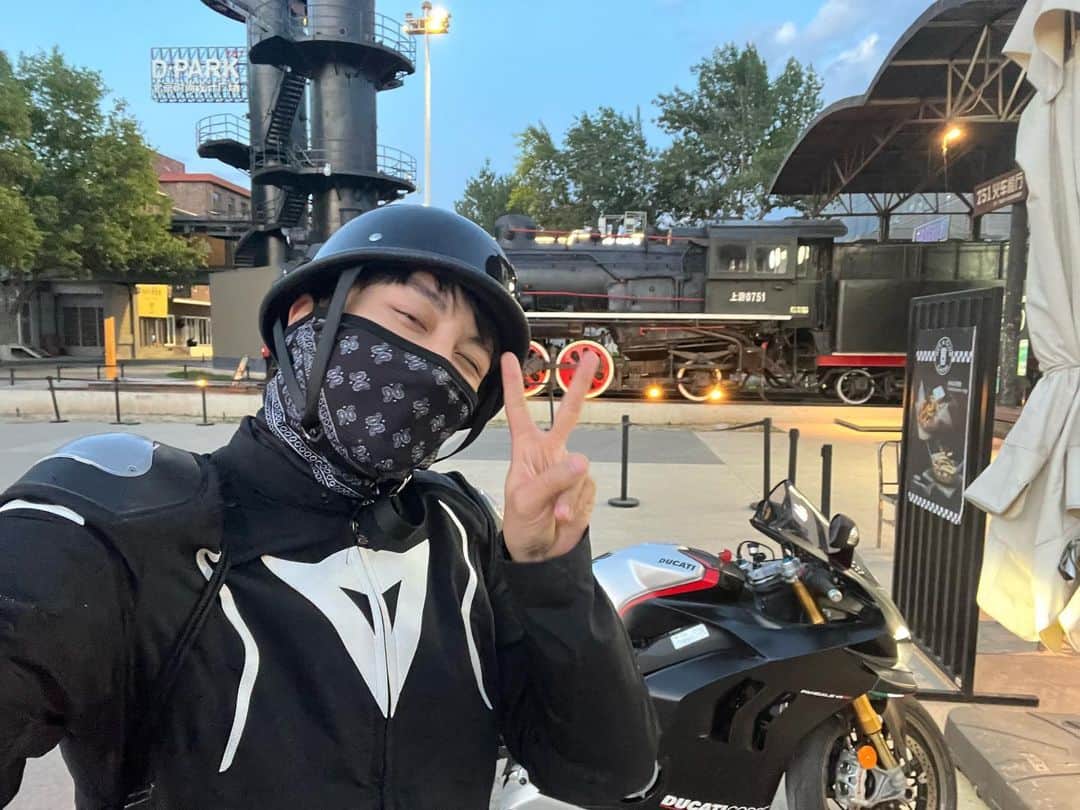 プリンス・マックのインスタグラム：「Time to disco 🐺 #ducati」