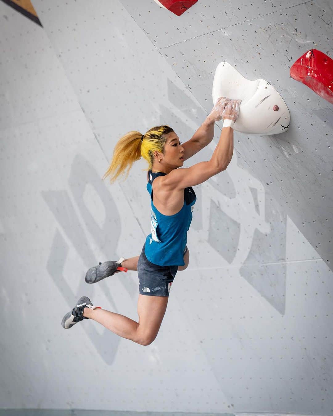 野中生萌のインスタグラム：「It wasn't the results I wanted from semis but it is always fun and exciting to climb here in Salt lake! To all of you, thank you so much for the good vibes, and continued support, and for wishing me a happy birthday!✨😁🥳🤍🇺🇸 Hopefully I get to do three rounds next time in Prague👊🏽🔥  Pic by @xsloba @ifsclimbing」