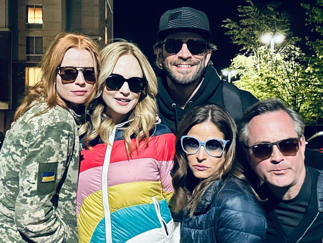 ジョン・ブラザートンのインスタグラム：「We wear our sunglasses at night…  . . #chosenfamily . . L➡️R @odxssarae  @imheathergraham  @johnbrotherton  @andreasavage  @thomaspatricklennon  . 😎🙏👆」