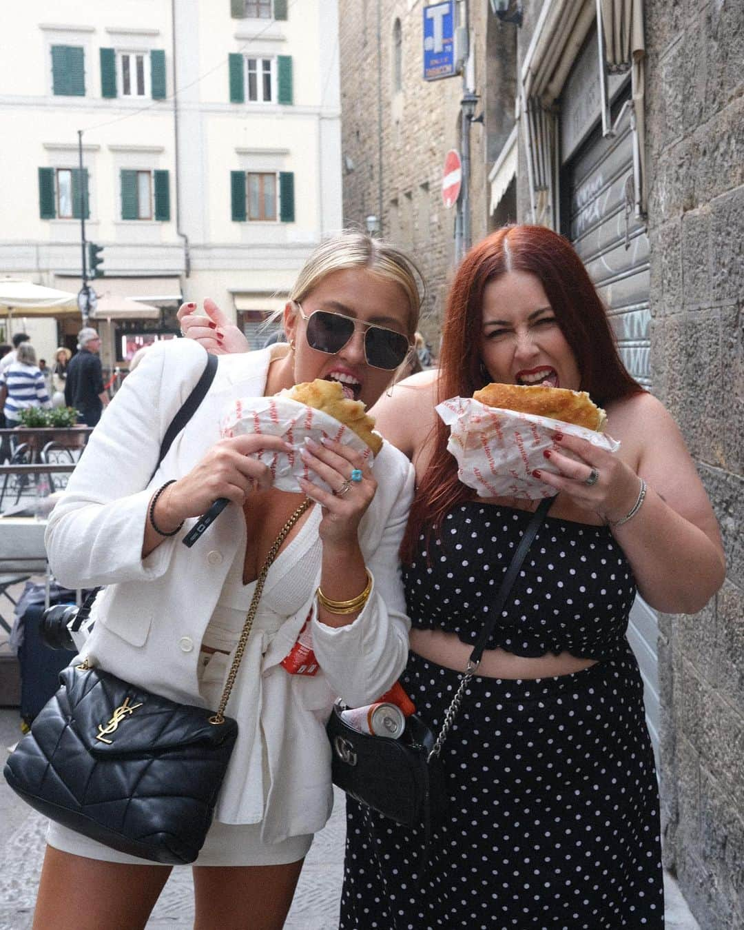 アリーシャ・マリーさんのインスタグラム写真 - (アリーシャ・マリーInstagram)「alisha’s first time in italy 🇮🇹🍷🍝  already obsessed with this country…pls send any and all recommendations!! 🫶🏻」5月23日 1時14分 - alisha