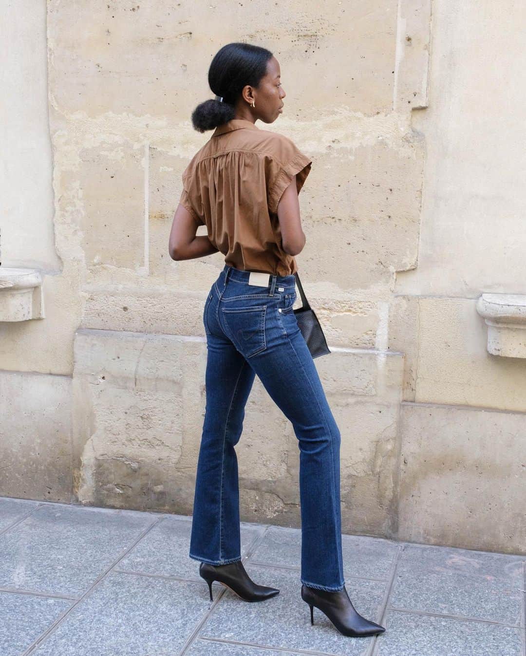 のインスタグラム：「Starting the week off with fresh Summer styles.」