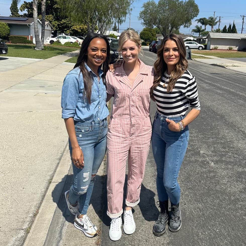 ベス・ベアーズのインスタグラム：「3 #design girls! @sabrina_soto @nischelleturner coming soon! @cbstv」