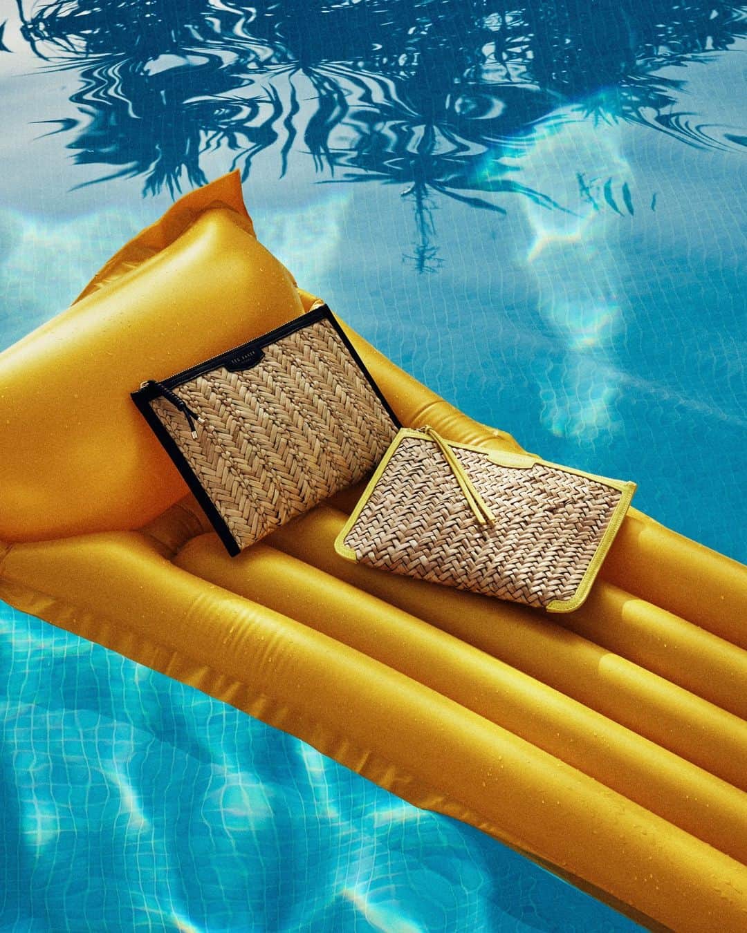 Ted Bakerのインスタグラム：「Featuring a beautifully woven texture, this Summer ready clutch will be your partner in crime for beach bar hopping. #TedBaker #Holiday」