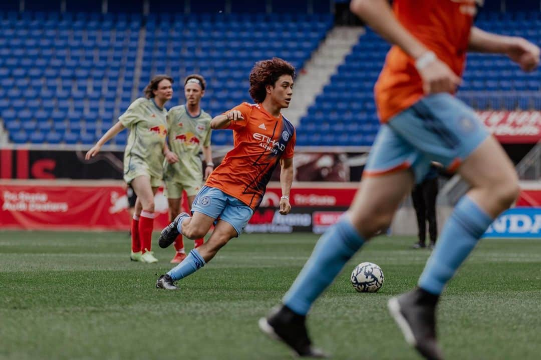 ニューヨーク・シティFCさんのインスタグラム写真 - (ニューヨーク・シティFCInstagram)「Earlier this month the #NYCFC Unified Soccer Team played against the Red Bulls Unified Soccer Team at Red Bull Arena.    Show some love to the 721M City Hawks squad as they prepare for @sowg_berlin2023 in Germany next month 🧡💙」5月23日 1時15分 - nycfc