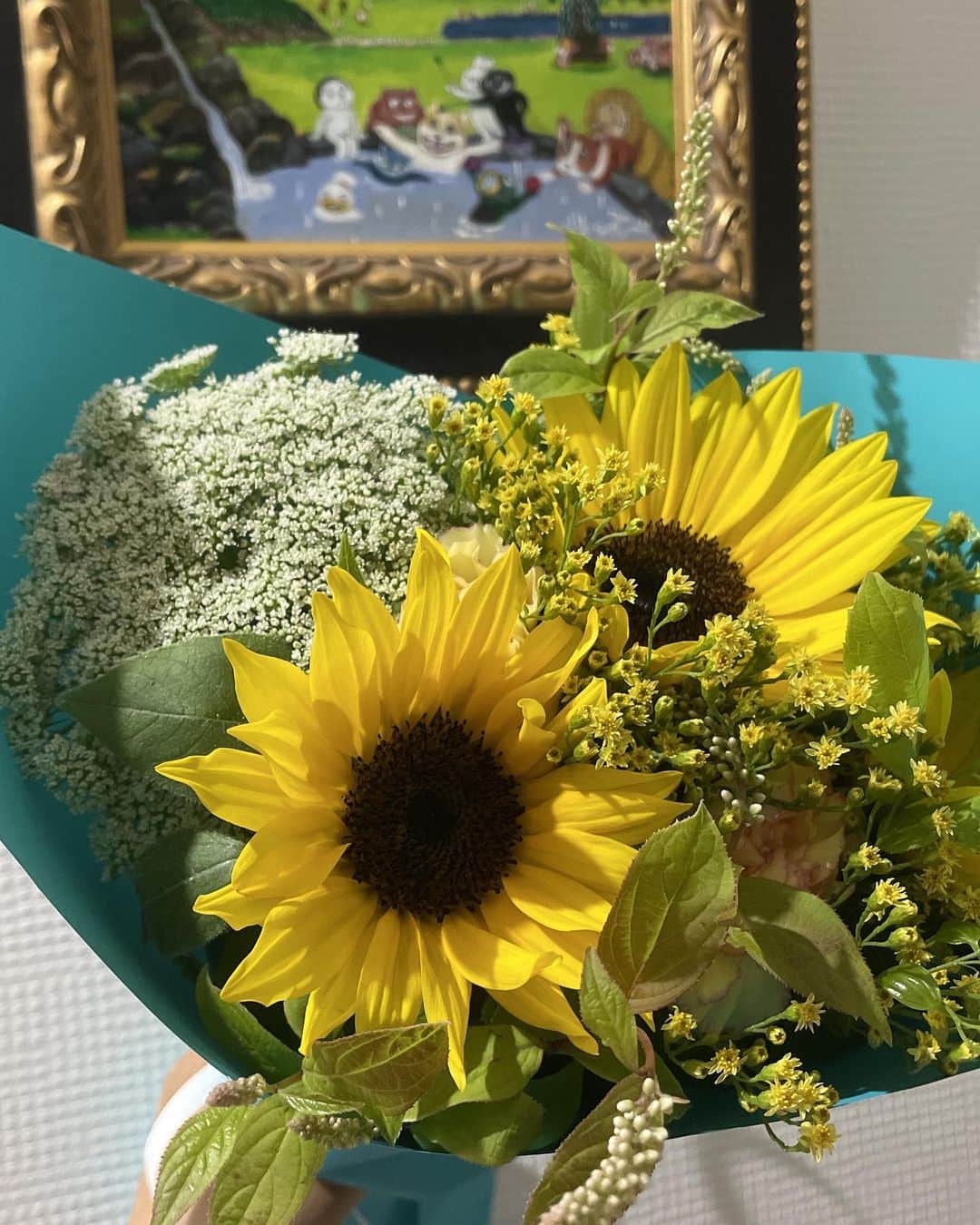 橋本志穂さんのインスタグラム写真 - (橋本志穂Instagram)「先日、ヌーイの命日に〜と、 ヌーイのトレードカラーの黄色い花束❣️  夫のマネージャーさんが送ってくださいました。 毎日水切りして 長く咲いてもらうように ヌーイのお世話をしてる気分です。  ありがとうございました❣️❣️  #花束 #命日」5月23日 1時21分 - shihohashimoto3