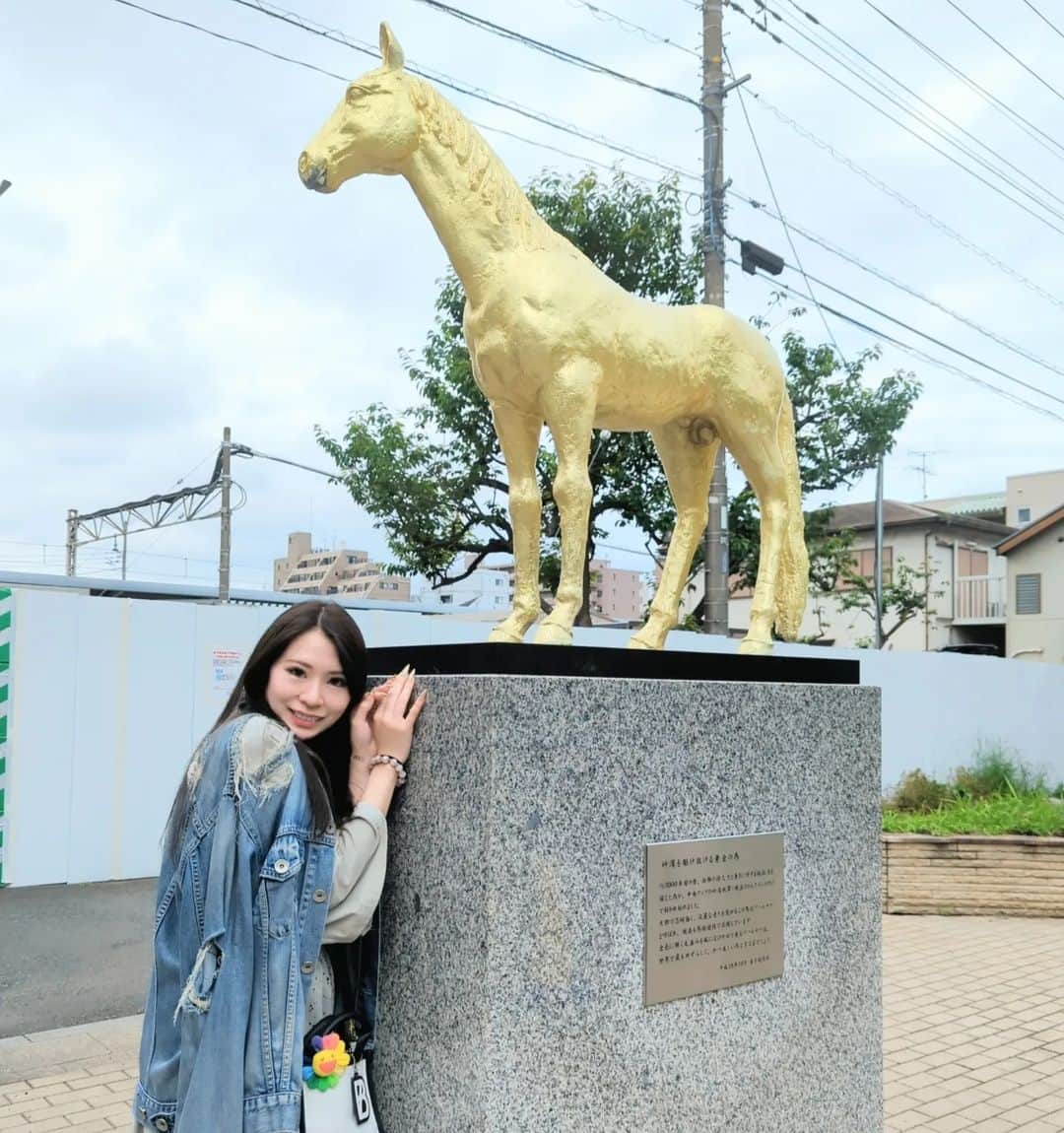 愛沢さらのインスタグラム：「東京競馬場の帰り⁡ ⁡⁡黄金のお馬さんに出会えた🥺✨✨✨✨⁡⁡⁡ ⁡ ⁡ちなみにこの日⁡ ⁡ボートレース行ってから競馬ハシゴしたwwww ⁡⁡ ⁡ #競馬 ⁡ ⁡ #競馬女子 ⁡⁡⁡ ⁡ #ボートレース ⁡ #競艇 ⁡ #競艇女子」