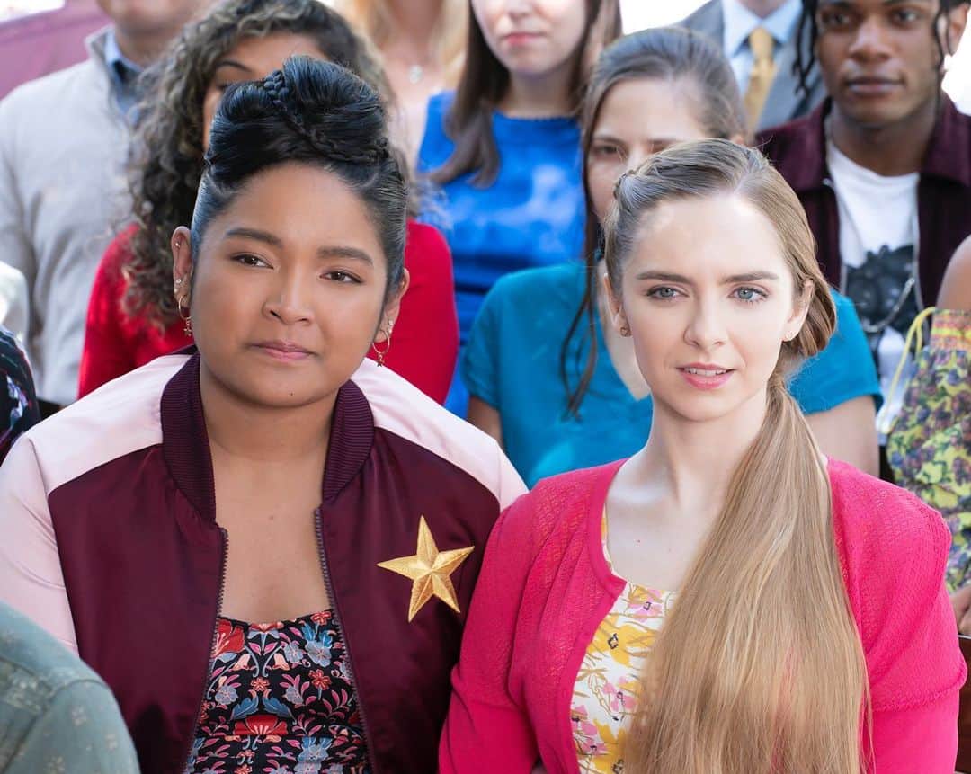 のインスタグラム：「I’m sure you’ve heard by now that @bigshotseries will be taken off @disneyplus on May 26th. I’m saddened the first queer kiss on Disney+ will be removed right before Pride Month. I’m equally saddened that Disney+’s only scripted show about women in sports will be gone. There’s something especially painful that in a time when womxn’s rights are being targeted and taken away, a show ABOUT women is taken away from the viewers. But I’m trying to focus on the positives. When the world unraveled, we made something special. We showed up for work each day, in the middle of a pandemic, with no vaccines available, risking our lives, and by extension, the lives of our loved ones, and we made something special. We made memories- good, and bad, and absolutely terrifying. And we made stories that, I for one, am damn proud of. More than that, we made history - here’s looking at you, ‘Everything to Me’. The thing about history is, yes, it can be buried. Yes, it can be denied. But it can NEVER be erased. TCKS • • • @glaad @geenadavisorg #history #pride #women #womxn #covid #queerrepresentationmatters #queerrepresentation #womenstories #womenstoriesmatter #tcks」