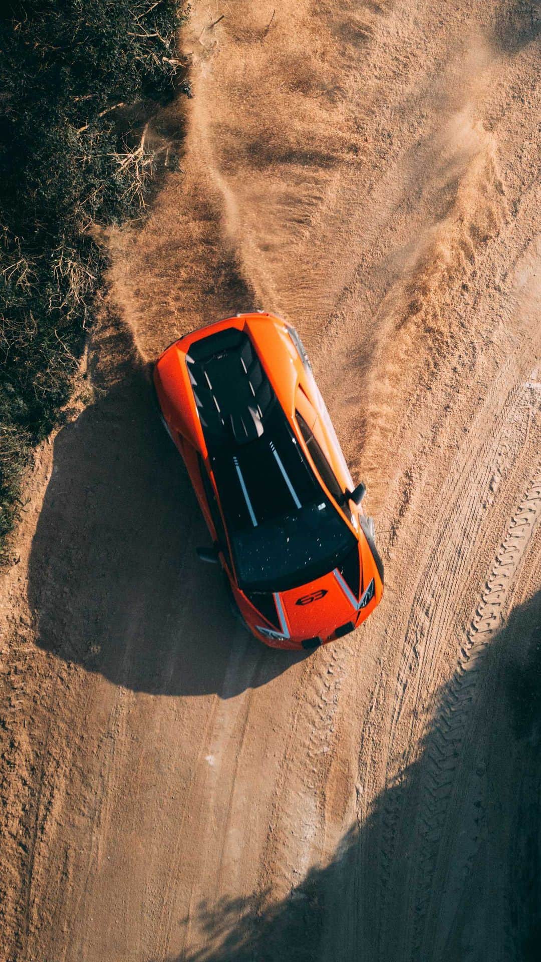 ランボルギーニのインスタグラム：「A roar tells a story.   Our Huracán Sterrato with its V10 engine and its versatility is the perfect travel companion.  Our Chairman & CEO Stephan Winkelmann, Chief Technical Officer Rouven Mohr, Head of Design Mitja Borkert and Director of Communications Tim Bravo drove Huracán Sterrato in Nardò, the same place where the concept behind the vehicle was born.    #Lamborghini #HuracanSterrato #BeyondTheConcrete  __  Huracán Sterrato: fuel consumption combined: 14,9 l/100km (WLTP); CO2-emissions combined: 337 g/km (WLTP)」