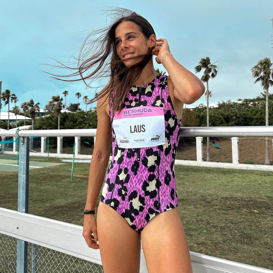 のインスタグラム：「Had a lot of fun competing in the Bermuda Grand Prix 🇧🇲 Happy with the progress I’ve made over 800m (New PB: 2.03.99)  Next stop : @ifam_athletics 🇧🇪 Shout out to @unrun4254 for this new racing kit 🐆💕」