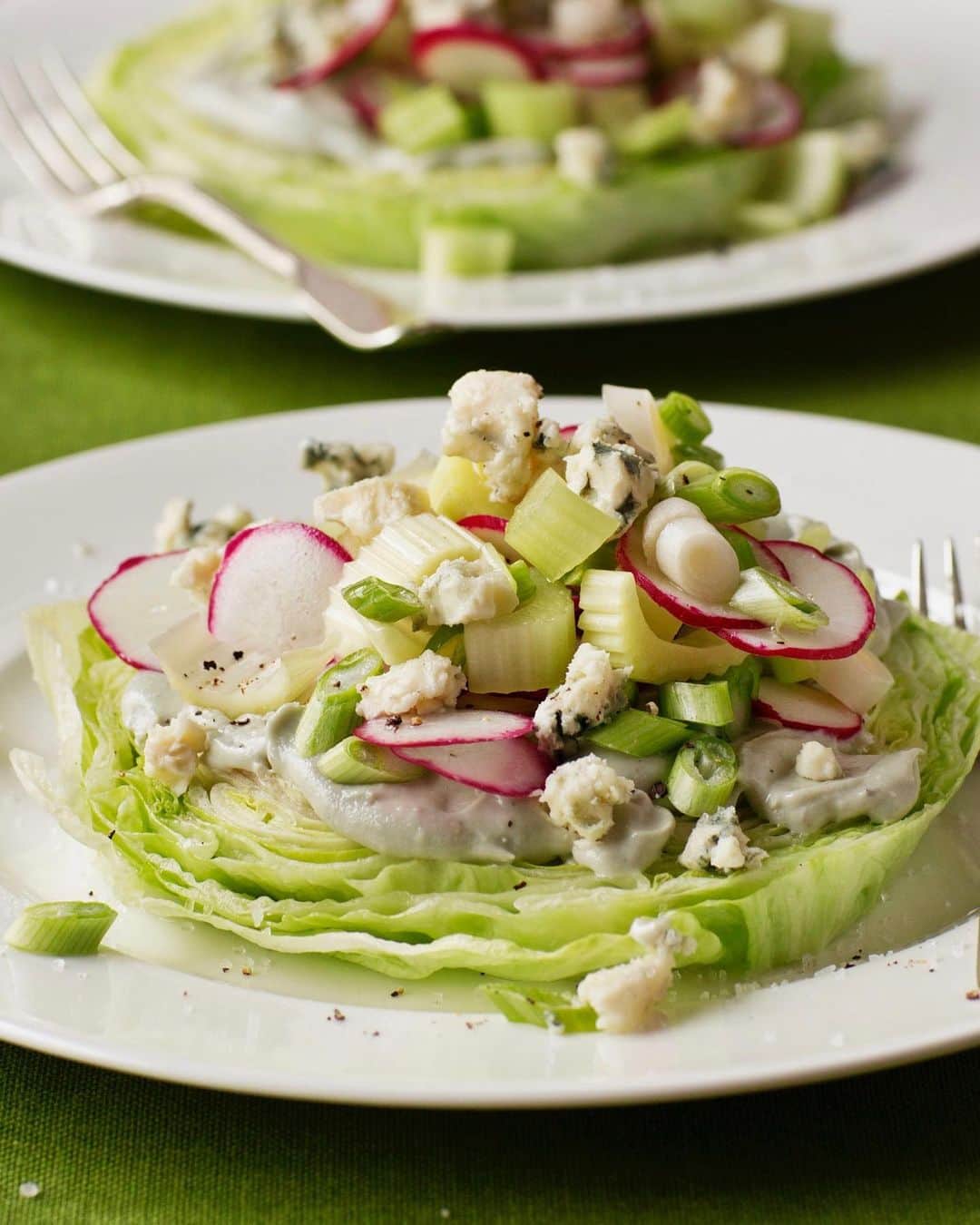 アイナ・ガーテンのインスタグラム：「In honor of Memorial Day, I'm doing a week of classic American dishes, starting with my take on an old-fashioned "wedge salad" - Crunchy Iceberg Salad with Creamy Blue Cheese Dressing. It's SO good that you'll want to make it all the time!  Come back each day this week for the rest of the menu. Tomorrow is a coffee and spice rubbed Grilled New York Strip Steak–Yum! Recipe link in profile.  📸: @quentinbaconphoto」