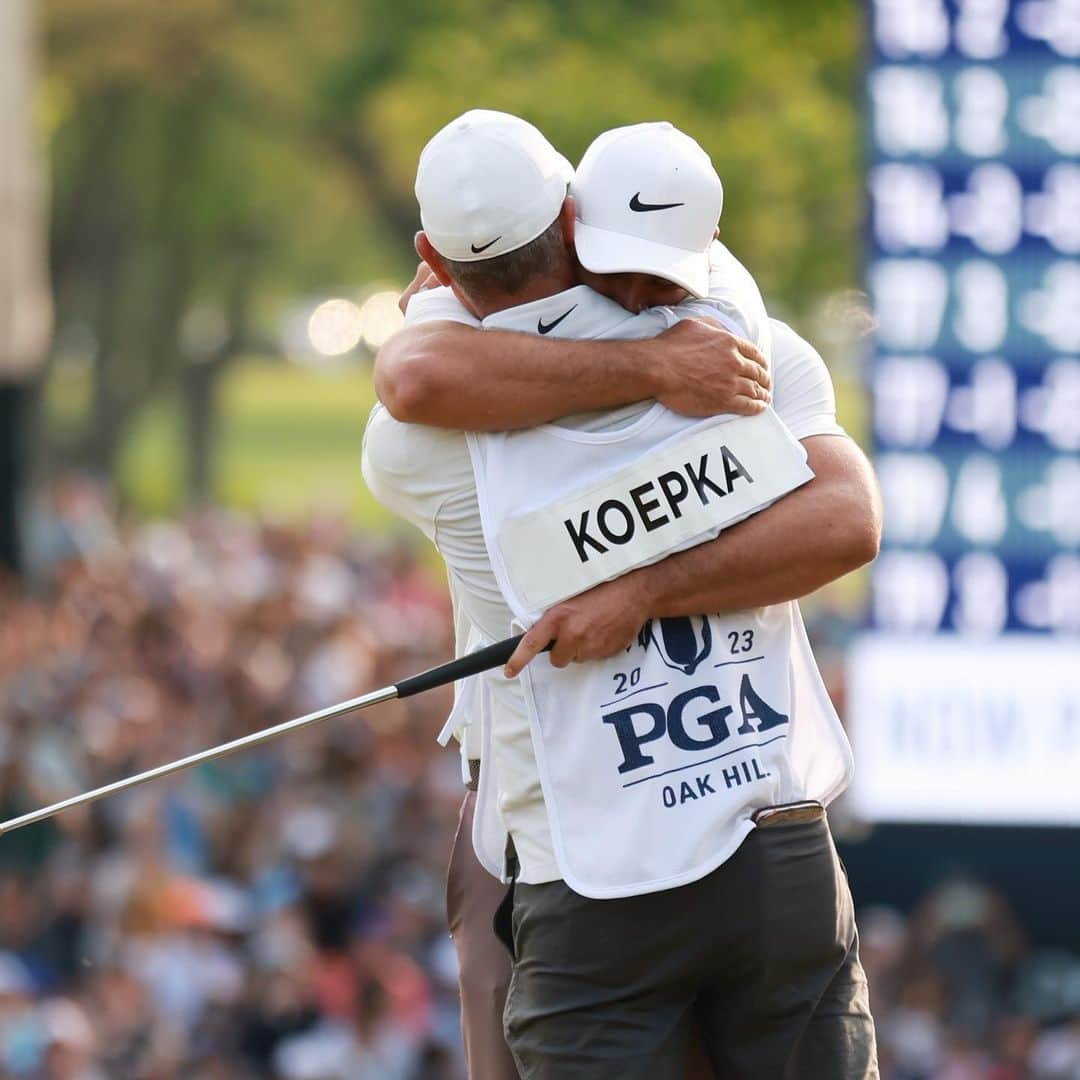 ブルックス・ケプカのインスタグラム：「10 years with @dickelliott last week, couldn’t have celebrated it any better than with our 5th Major win together! The best on the bag and a brother for life!」