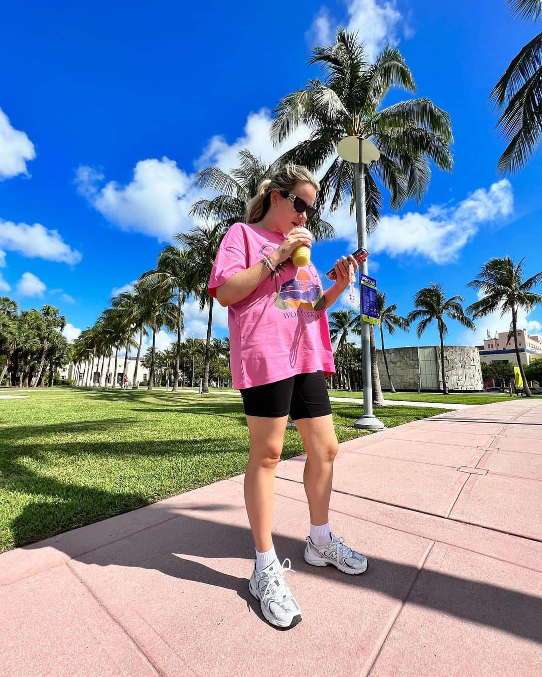 ジョージア・コウソウロウのインスタグラム：「MIAMI - NY ✈️  Such a great trip with @mallet_london , I never go on work trips but sometimes you need to get out your comfort zone & explore 🙏」