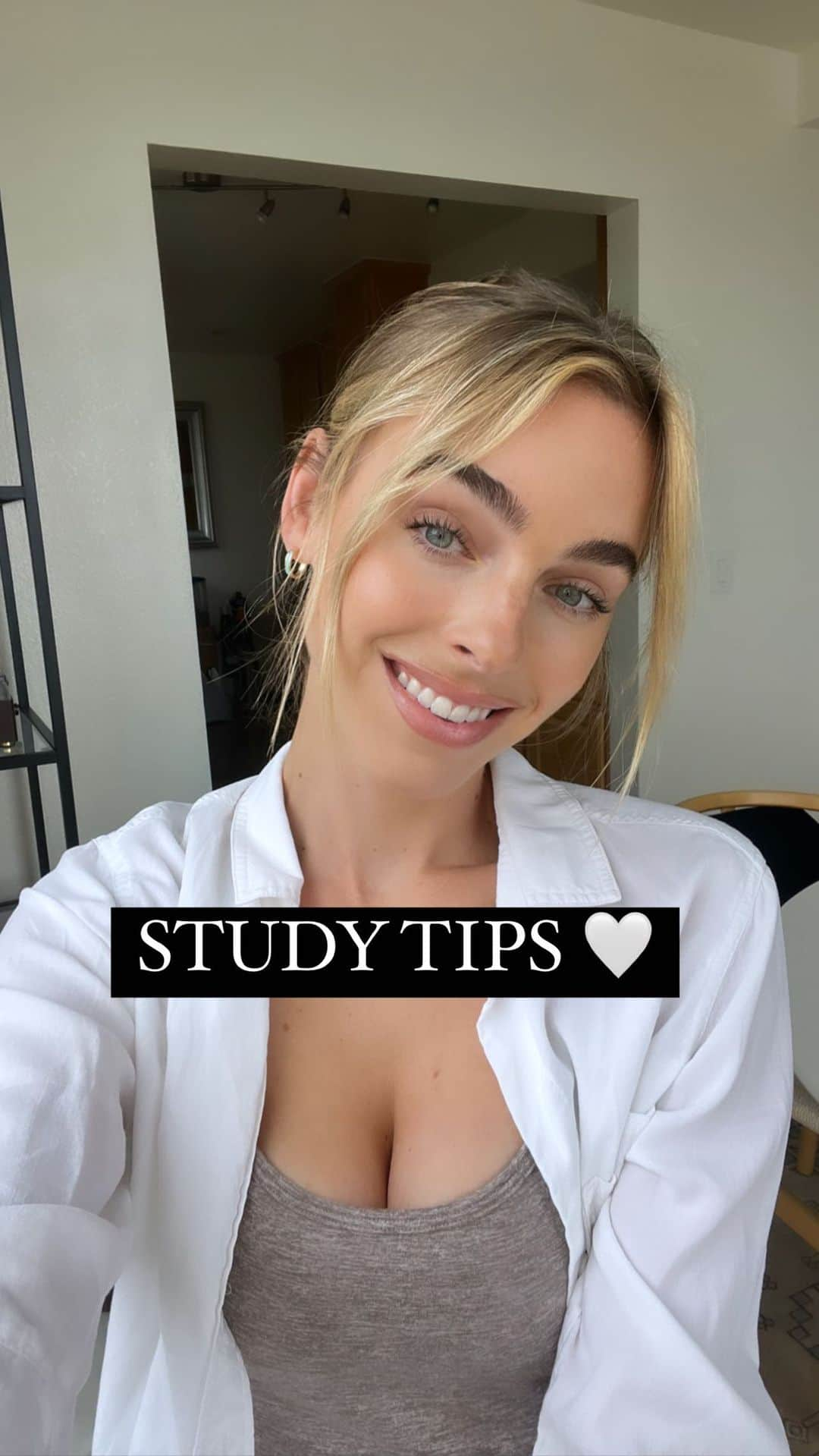 Elizabeth Turnerのインスタグラム：「HAPPY MENTAL HEALTH MONDAY Y'ALL! I'm a therapist-in-training who works with a neurodivergent population 🤍 I'm in my 3rd year of my masters degree so I've had to "master" the studying 😋😋😋 comment your fave study tips!! #mentalhealth #mentalhealthawareness #mentalhealthmonday #mycommunity @creators」