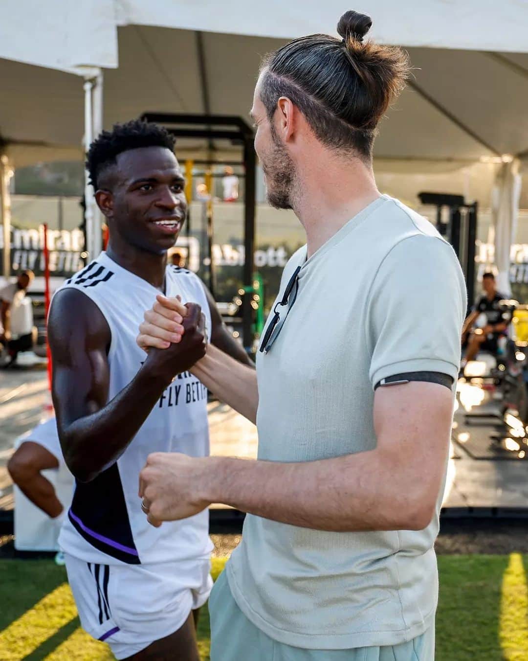 ガレス・ベイルのインスタグラム：「Racism has no place in football or society! @laliga need to take serious and unequivocal action to stop this from happening. All my support to @vinijr」