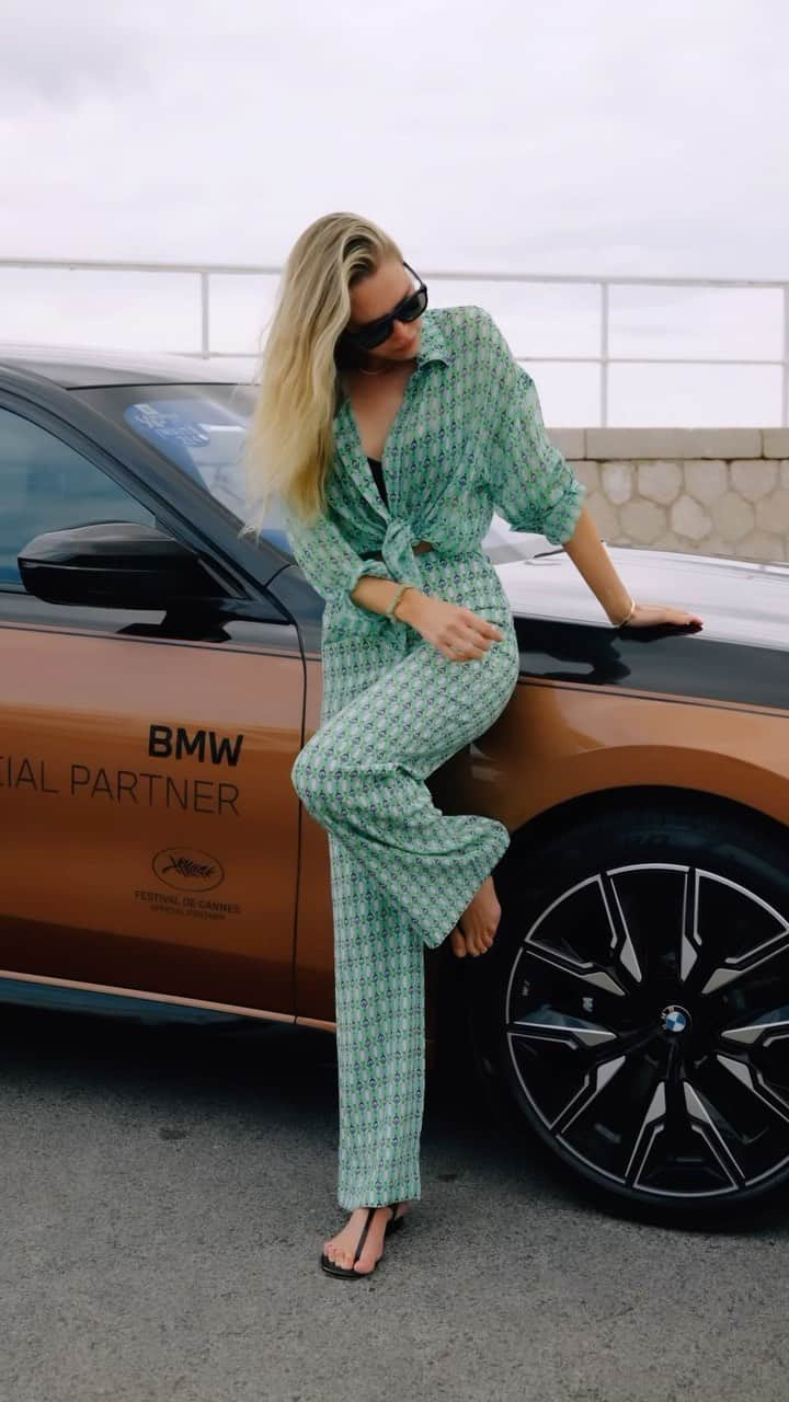 サラ・フォスターのインスタグラム：「Thank you @bmwusa for being the only people to ever invite me to Cannes.   @BMW @BMWi #ThislsForwardism #TheArtOfSeeingTomorrow #BornElectric #BMWxCannes #THEI7M70 #CannesFilmFestival #Cannes2023 #BMWFilm #THEICON #THECALM  #bmwpartner」