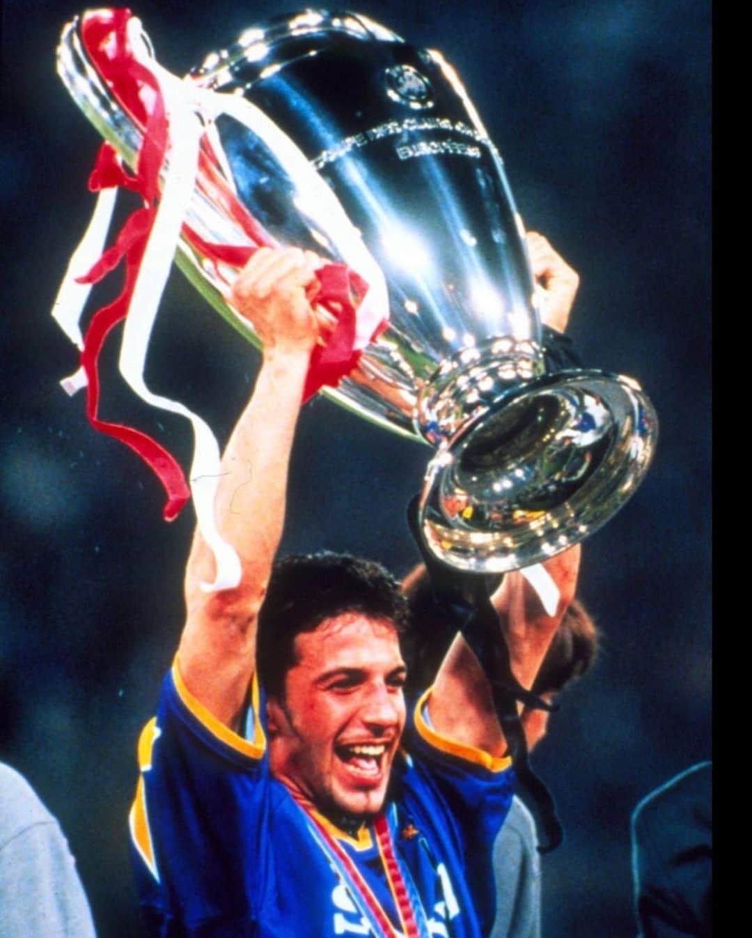 アレッサンドロ・デル・ピエロさんのインスタグラム写真 - (アレッサンドロ・デル・ピエロInstagram)「🏆22 maggio 1996! . . . #juventus #ucl #winner #championsleague #adp10」5月23日 3時08分 - alessandrodelpiero
