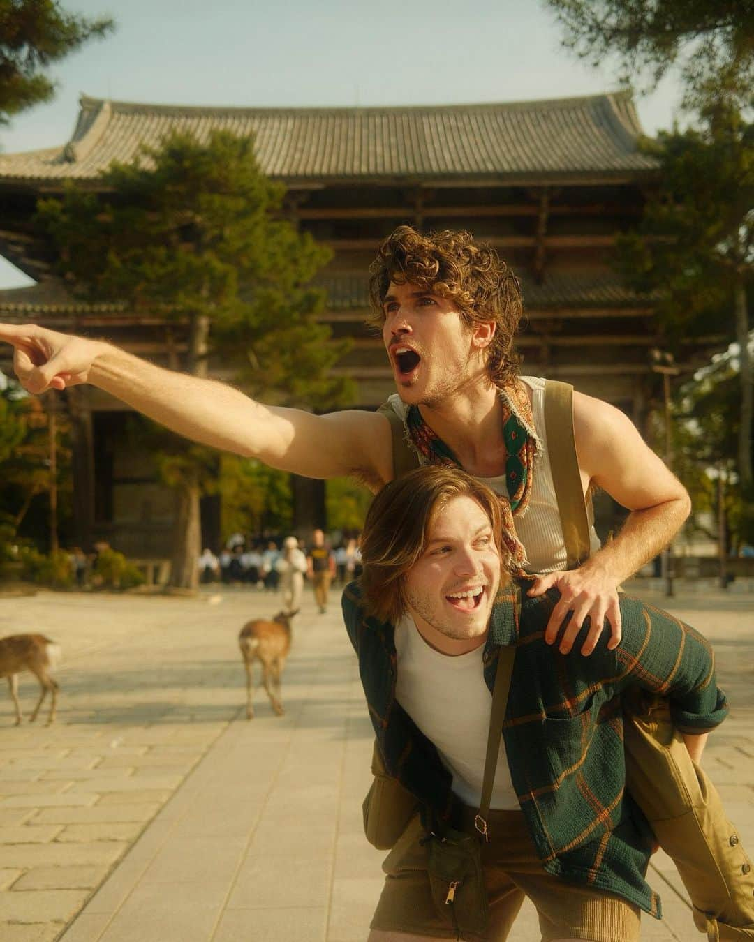 ジョーイ・グレーセッファのインスタグラム：「Lost in Japan's magic, but found in the love of my friends. ❤️」