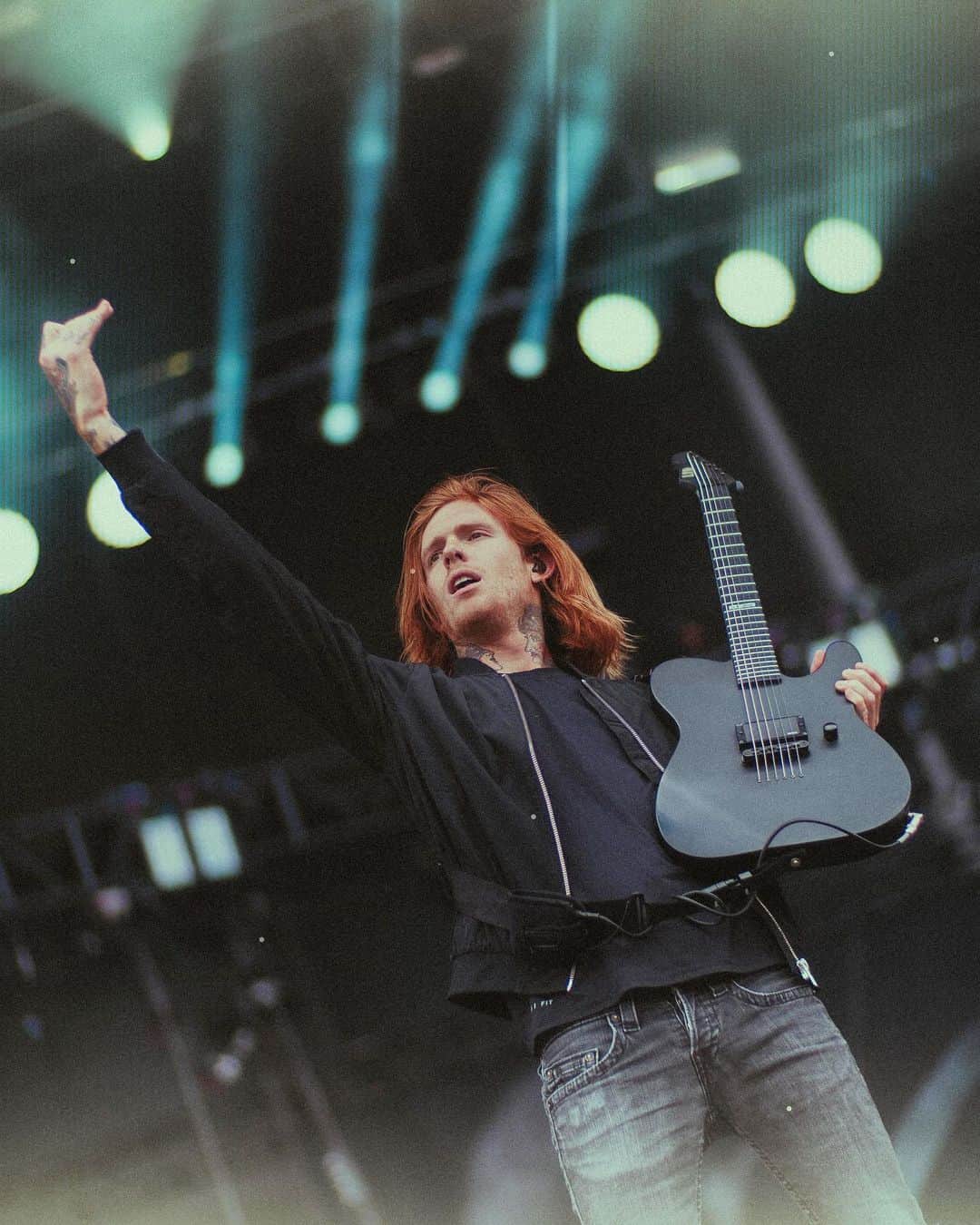 Of Mice & Menのインスタグラム：「Join us in wishing our very own @alanashby a very happy 32nd birthday! 🥳🎂🎉」