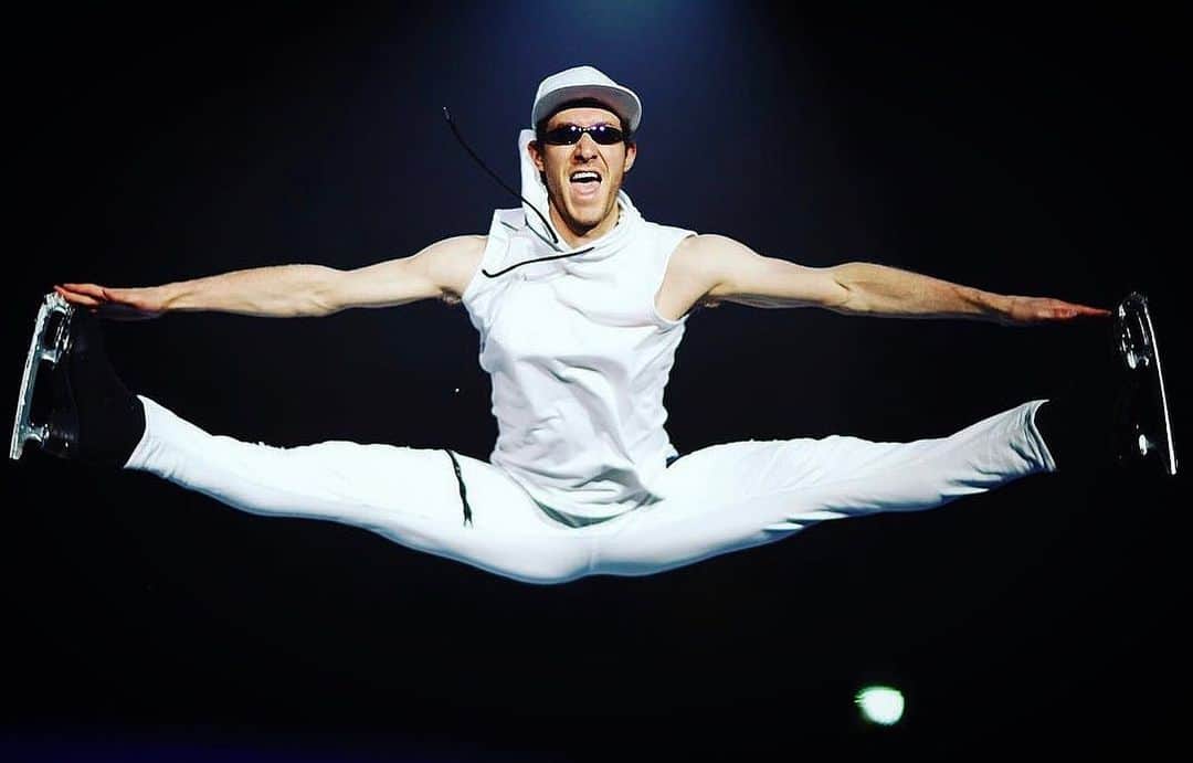 ジェイソン・ブラウンのインスタグラム：「Backstreet’s Back! 😎  バックストリートズ・バック!   … and so are we! The US portion of the @starsonice tour is underway!! Shout out to all those who came to the Anaheim & San Jose shows this past weekend! Hope you enjoyed it! Next stop… Seattle 🤩  📸: @kevrlight   #backstreetboys #90s #boyband #backstreetsback #starsonice #soi2023 #usa #tour #iceshow #show #skating #figureskating #iceskating #california #anaheim #sanjose」