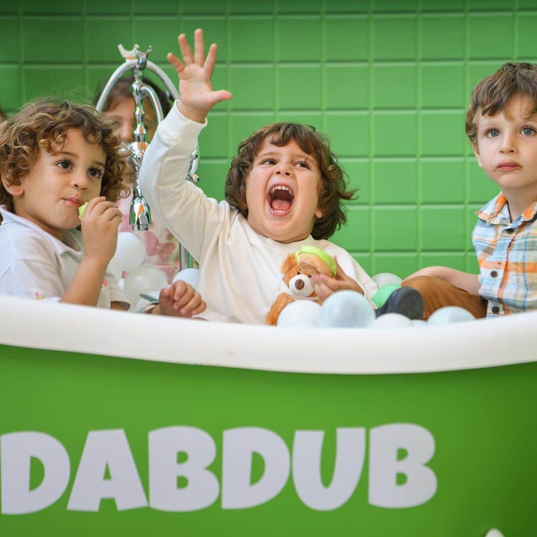 ジョエル・マーディニアンさんのインスタグラム写真 - (ジョエル・マーディニアンInstagram)「DABDUB is simply a range of BABY products with a BIG HEART ❤️ each time you purchase @dabdub we give back to Orphanages through THE RED CRESCENT 🌙❤️ DABDUB is also .AFFORDABLE  .PARABEN FREE .SULPHATE FREE  .Vegan .CRUELTY FREE  NO EXCUSE NOT TO LOVE DABDUB BABY 🧸💚🍏」5月23日 3時33分 - joellemardinian