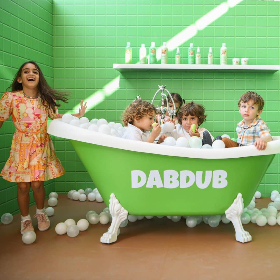 ジョエル・マーディニアンさんのインスタグラム写真 - (ジョエル・マーディニアンInstagram)「DABDUB is simply a range of BABY products with a BIG HEART ❤️ each time you purchase @dabdub we give back to Orphanages through THE RED CRESCENT 🌙❤️ DABDUB is also .AFFORDABLE  .PARABEN FREE .SULPHATE FREE  .Vegan .CRUELTY FREE  NO EXCUSE NOT TO LOVE DABDUB BABY 🧸💚🍏」5月23日 3時33分 - joellemardinian