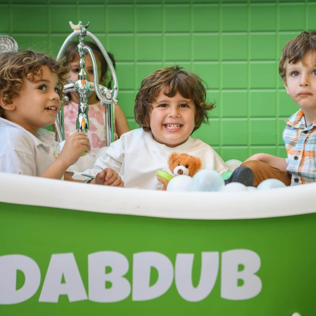 ジョエル・マーディニアンさんのインスタグラム写真 - (ジョエル・マーディニアンInstagram)「DABDUB is simply a range of BABY products with a BIG HEART ❤️ each time you purchase @dabdub we give back to Orphanages through THE RED CRESCENT 🌙❤️ DABDUB is also .AFFORDABLE  .PARABEN FREE .SULPHATE FREE  .Vegan .CRUELTY FREE  NO EXCUSE NOT TO LOVE DABDUB BABY 🧸💚🍏」5月23日 3時33分 - joellemardinian