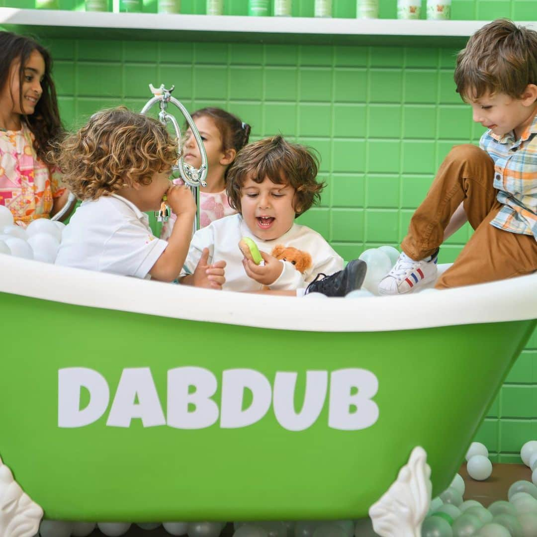 ジョエル・マーディニアンさんのインスタグラム写真 - (ジョエル・マーディニアンInstagram)「DABDUB is simply a range of BABY products with a BIG HEART ❤️ each time you purchase @dabdub we give back to Orphanages through THE RED CRESCENT 🌙❤️ DABDUB is also .AFFORDABLE  .PARABEN FREE .SULPHATE FREE  .Vegan .CRUELTY FREE  NO EXCUSE NOT TO LOVE DABDUB BABY 🧸💚🍏」5月23日 3時33分 - joellemardinian