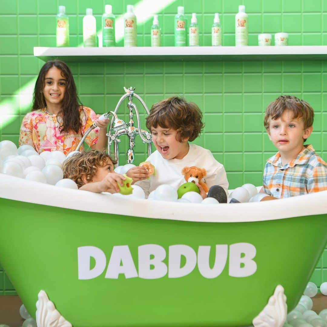 ジョエル・マーディニアンさんのインスタグラム写真 - (ジョエル・マーディニアンInstagram)「DABDUB is simply a range of BABY products with a BIG HEART ❤️ each time you purchase @dabdub we give back to Orphanages through THE RED CRESCENT 🌙❤️ DABDUB is also .AFFORDABLE  .PARABEN FREE .SULPHATE FREE  .Vegan .CRUELTY FREE  NO EXCUSE NOT TO LOVE DABDUB BABY 🧸💚🍏」5月23日 3時33分 - joellemardinian