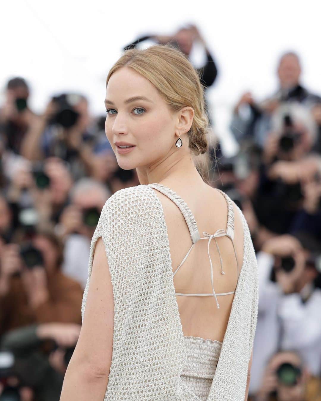 Just Jaredさんのインスタグラム写真 - (Just JaredInstagram)「Jennifer Lawrence steps out in a woven @dior dress for the #BreadandRoses photocall at Cannes Film Festival, next to director Sahra Mani. #JenniferLawrence #SahraMani Photos: Getty」5月23日 3時42分 - justjared