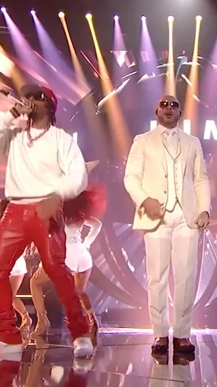 ピットブルのインスタグラム：「@americanidol was JUMPIN last night with @liljon daleeee」