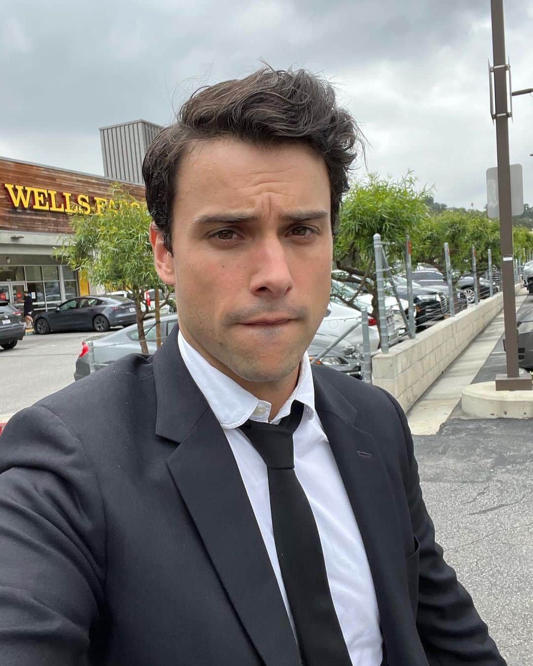 ジャック・ファライーのインスタグラム：「When you didn’t get the job but at least you looked fresh going for it. 😤」