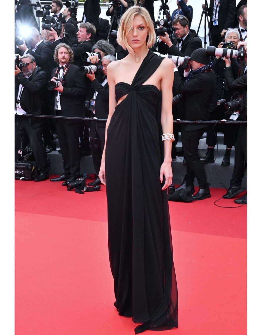 アニヤ・ルービックのインスタグラム：「I am a cinema lover and being in Cannes, watching films in the presence of the director, cast and crew is absolutely magical!  At the premier of “Killers of the Flower Moon” directed by Martin Scorsese.   @ysl @anthonyvaccarello @boucheron   #cannesfilmfestival #cannesfilmfestival2023  #killersoftheflowermoon #martinscorsese #ysl #anthonyvaccarello」