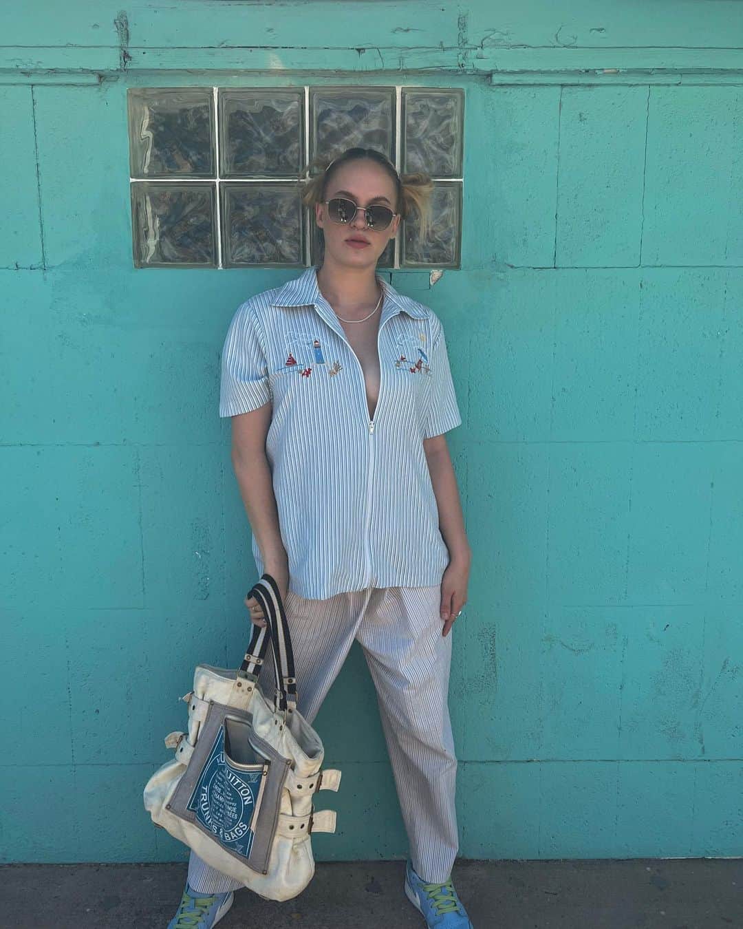 Addison Moffettのインスタグラム：「With a baby Louis Vuitton under her underarm」