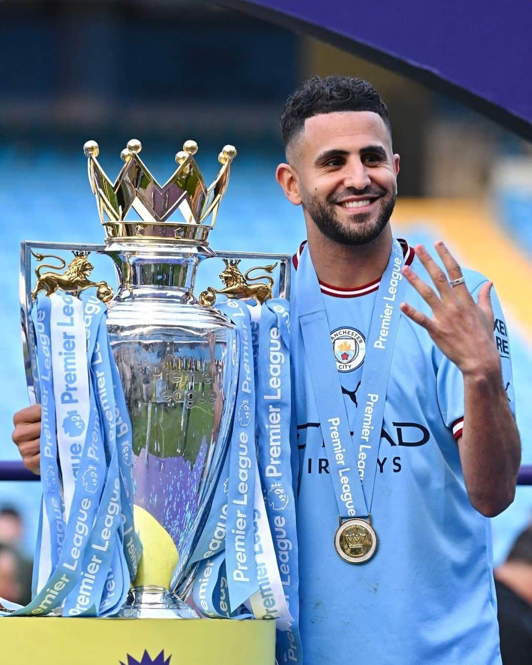 リヤド・マフレズさんのインスタグラム写真 - (リヤド・マフレズInstagram)「Winning both on and off the pitch 🩵 Proud of this record & blessed to be able to enjoy this very special 5th @premierleague title with my people ❤️ Thank you fans for always believing in us and being part of this too. 🏆🏆🏆🏆🏆 More to come in sha Allah 🤲🏼 Come on City !!」5月23日 4時37分 - riyadmahrez26.7