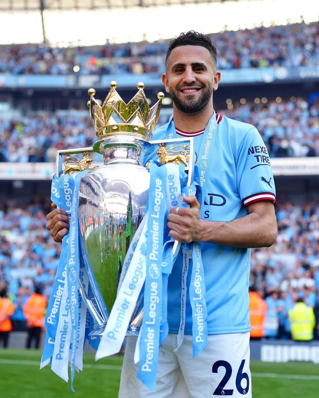 リヤド・マフレズさんのインスタグラム写真 - (リヤド・マフレズInstagram)「Winning both on and off the pitch 🩵 Proud of this record & blessed to be able to enjoy this very special 5th @premierleague title with my people ❤️ Thank you fans for always believing in us and being part of this too. 🏆🏆🏆🏆🏆 More to come in sha Allah 🤲🏼 Come on City !!」5月23日 4時37分 - riyadmahrez26.7