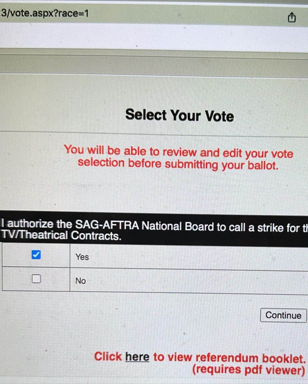 マット・マクゴリーさんのインスタグラム写真 - (マット・マクゴリーInstagram)「Daddy says, “SAG-AFTRA members, vote ‘yes’ on a strike authorization!” 💁🏻‍♂️  Also, you can vote online instead of waiting for postcards, go to sagaftra.org ❤️‍🔥」5月23日 4時41分 - mattmcgorry